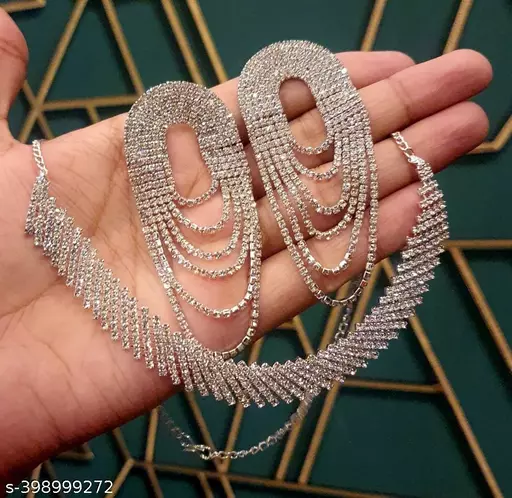 Silver jewellery set with beautiful earrings